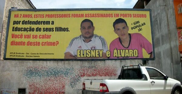 protesto-professores-mortos-portoseguro3
